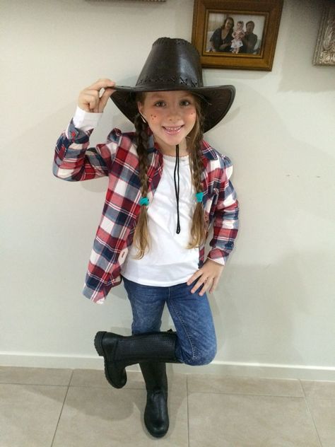 Farmer Girl Costume, Farmer Halloween Costume, Farmer Dress, Cowgirl Costume Kids, Farmer Outfit, Cow Outfits, Spirit Week Outfits, Cute Cowgirl Outfits, Farm Dress