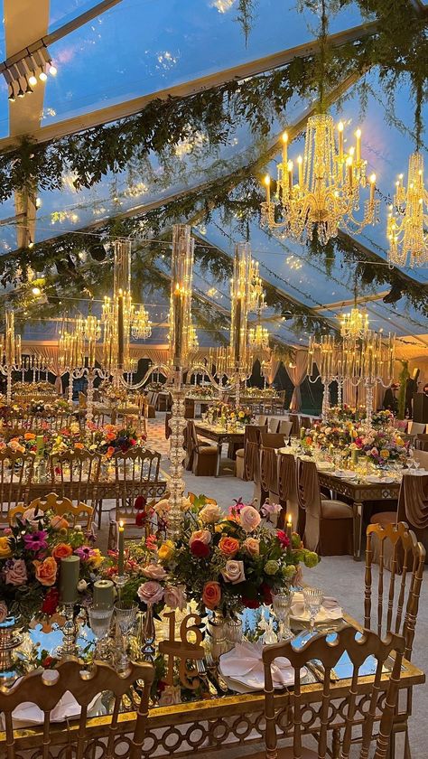 Pretty Venues For Weddings, Royal Ball Invitation Aesthetic, Royal Wedding Venue Ideas, Royal Weddings Decorations, Flower Wedding Inspiration, Bridgeton Decoration, Sweet 16 Outside Decorations, Bridgerton Fall Wedding Aesthetic, Bridgerton Wedding Reception