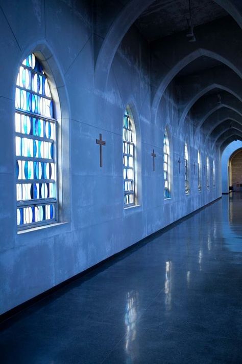 Monestary of the Holy Spirit in Conyers, Georgia Religious Architecture, Sacred Architecture, Monk Monastery, Neo Gothic Architecture, Ribbed Vault, Monastic Life, Concrete Buildings, Catholic Churches, Church Interior