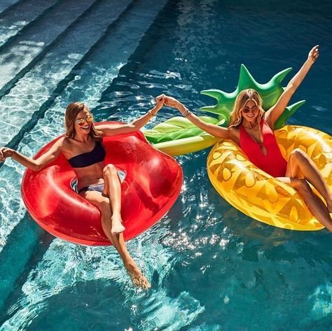 Everything is more fun with friends, right? So why not lifeguard this summer with your partner in crime? 🤷‍♂️ Refer a friend today!! 👯‍♂️👯 (P.S. referring a friend gets you a bonus 🤑) #guardforlife #squadgoals #swimlife #floaties #summervibes #friends #besties #summertime #summerjobs 📷: @sunnylifeaustralia Pool Lifestyle, Pool Photoshoot, Pool Poses, Pool Photography, Poolside Fashion, Summer Photoshoot, Pool Photos, Pool Floats, Beach Poses