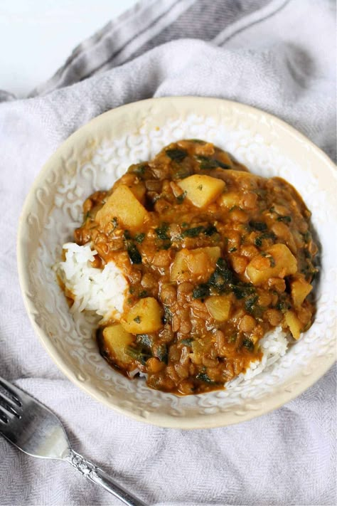 Hearty and warming, this easy potato lentil curry recipe is just the thing to warm you up this fall! #vegan #glutenfree Lentil Potato Curry, Lentil Potato, Vegan Curry Recipes, India Inspired, Veg Dishes, Potato Curry, Gluten Free Recipes For Dinner, Vegan Eats, Awesome Recipes