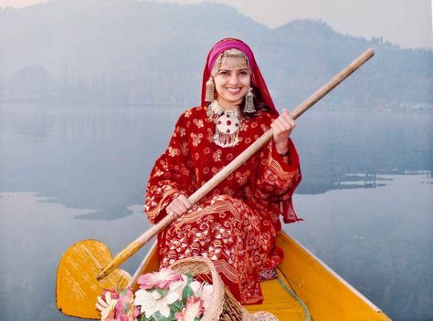 DRESSES OF KASHMIR Dress Quotes, Persian Women, Kashmir India, Famous Dress, Dress Name, Handmade Costumes, Srinagar, Dress Sketches, Jammu And Kashmir