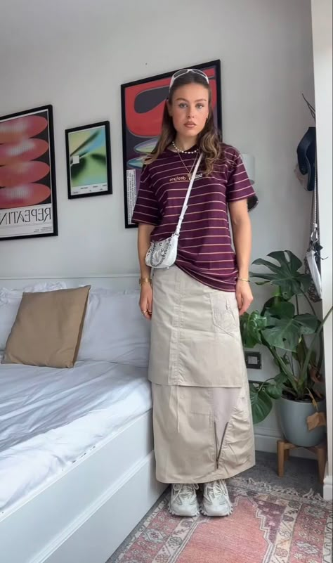 Zara Trends, Cargo Skirt Outfit, Spring Skirt Outfits, Conservative Fashion, Simple Style Outfits, Modesty Outfits, Midi Skirt Outfit, Color Combinations For Clothes, Cargo Skirt