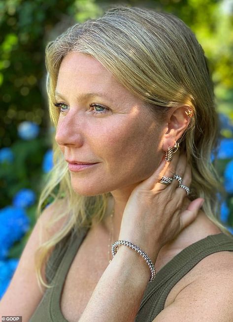 Gwyneth Paltrow Style, Cartier Earrings, Susanna Reid, Punk Inspiration, Gwyneth Paltrow, Hair Waves, Ear Piercings, Retro Fashion, Celebrity Style