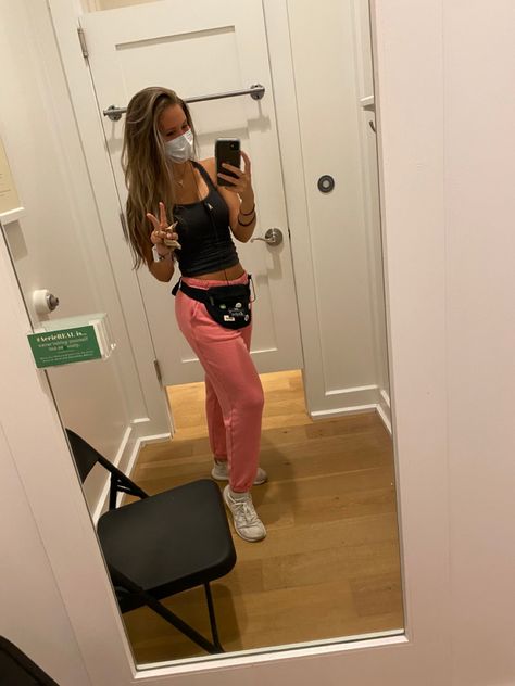 American eagle tank scrunched up to look cropped, pink aerie sweat pants, adidas tennis shoes, and messy natural hair to complete the “I didnt try but at the same time it works” fit! Messy Natural Hair, Cropped Pink, Work Ootd, Pants Adidas, Adidas Tennis Shoes, Adidas Tennis, Cute Comfy, Sweat Pants, Clean Girl