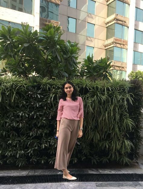 Palazzo And Top Casual, Palazzo Pants Outfit Indian Casual, Beige Palazzo Pants Outfit, How To Style Palazzo Pants Casual, Casual Work Outfits Women Office Simple, Light Beige Pants Outfit, Palazzo Outfit Ideas, Palazzo Outfit Casual, Palazzo Pants Outfit Indian