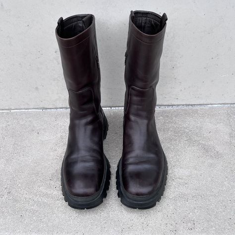 Just the most classic and sturdy boot of all times. Bella Hadid approved. @prada lugsole boot in chestnut brown EU size 43 9/10 condition Height in total 31cm Dm to buy or visit our Berlin store in Neukölln. We’re open Wednesday-Saturday 12-6pm We offer worldwide shipping. For inquiries get in touch 💌 #sidebysidestore #sidebysidestoreavailable #archive #archivefashion #bellahadid #bellahadidstyle #prada #pradaboots #pradalugboots Lug Boots, Bella Hadid Style, Archive Fashion, Chestnut Brown, Bella Hadid, Chestnut, Berlin, Prada, Boots