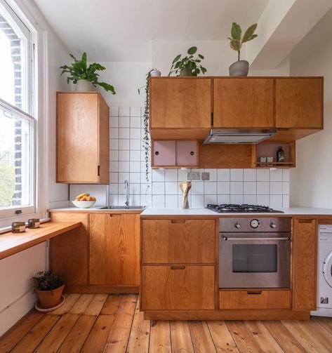 Mid Century Kitchen Midcentury California Home, 1970s Inspired Kitchen, Postmodern Kitchen, Ply Kitchen, Estate Kitchen, 50s House, Model Dapur, Condo Renovation, Natural Wood Kitchen