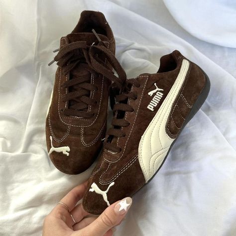 Amazing vintage brown puma sneakers! I am in love... - Depop Pumas, Cute Vintage Sneakers, Vintage Brown Shoes, Brown Puma Shoes, Converse Brown Shoes, Puma Vintage Shoes, Vintage Puma Sneakers, Brown Shoes Aesthetic, Womens Brown Shoes