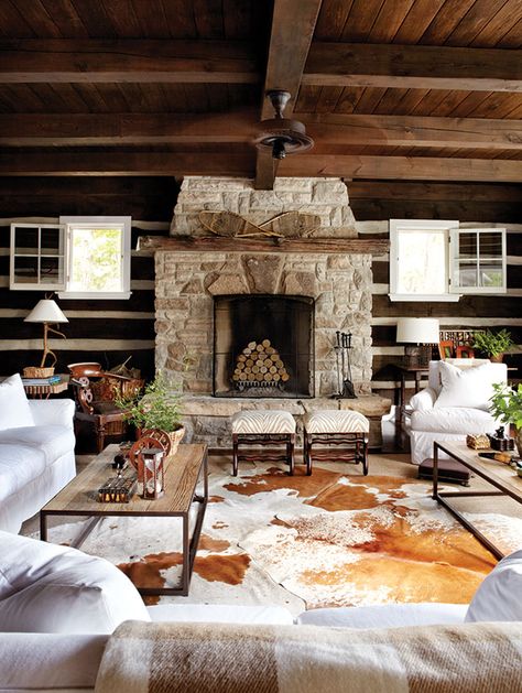 Find Your Cottage Style: 24 Rustic Canadiana Decorating Ideas - House & Home Salons Cottage, Muskoka Cottage, Log Cabin Decor, Winter Cottage, Interior Design Rustic, Cottage Living Rooms, Style Cottage, Cabin Living, Cottage Interiors