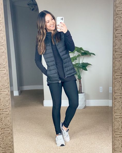 Petite Athleisure Outfits, Black Puffer Vest Outfits For Women, Black Puffer Vest Outfit, Puffy Vest Outfit, Black Vest Outfit, Fall Photo Outfits, Women's Athleisure, Workout Outfits Winter, Puffer Outfit