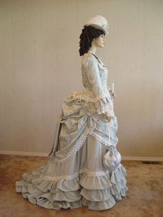 1870s -- back when the distinction between your dress and the drapes was harder to draw... 1870 Fashion, Historical Gowns, 1870s Fashion, Bustle Dress, Victorian Costume, 19th Century Fashion, Old Dresses, Victorian Clothing, Antique Dress