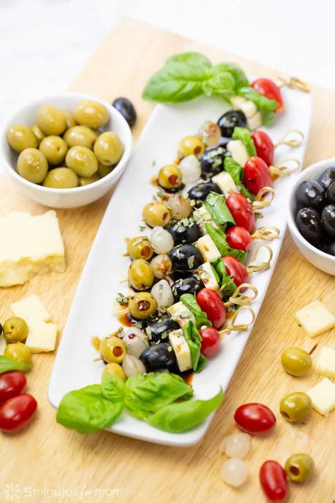 Easy Appetizer Skewers with Olives from Spain Recipe Wine Tour Snacks Appetizers, Olives Appetizer Ideas, Olives For Charcuterie, Skewer Apps, Spain Appetizer, Toothpick Appetizers Easy, Cafe Food Recipes, Housewarming Bbq, Easy Tapas