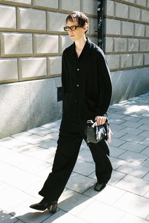 Black Outfit Men, All Black Fashion, Mens Fashion Streetwear, Our Legacy, Runway Looks, All Black Outfit, Fashion Images, Mens Street Style, Black Outfit