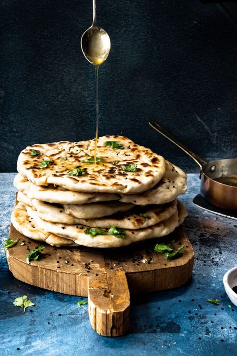 Naan Food Photography, Naan Bread Photography, Butter Naan Photography, Hd Food Photography, South Indian Food Photography Aesthetic, Indian Restaurant Food Photography, Middle Eastern Food Photography, Veg Food Photography, North Indian Food Photography