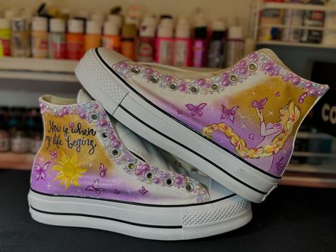 Custom Quinceañera Shoes ☀️🔥. #tangled #disney #disneyart #laalerte #converse #customshoes #handpainted #art #artist #fyp #parati #foryoupage #igdaily Rapunzel Shoes, Quinceañera Shoes, Quinceanera Shoes, Tangled Disney, Disney Shoes, Disney Costumes, Painted Shoes, Custom Shoes, Disney Art