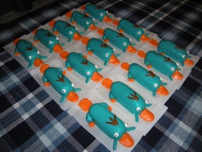 Pengin99s World: How to make Perry the Platypus Cakes for a Disney Phineas and Ferb Party! Cute Perry The Platypus, Phineas And Ferb Birthday Party, Phineas And Ferb Party, Phineas And Ferb Birthday, Hunting Cake, Phineas E Ferb, Halloween Scavenger Hunt, Phineas Y Ferb, Perry The Platypus