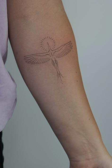 Sun And Wings Tattoo, Bird And Sun Tattoo, Phoenix Wrist Tattoo, Phoenix Line Tattoo, Fine Line Leg Tattoo, Minimalist Phoenix Tattoo, Linework Tattoo Ideas, Rising Sun Tattoo, Phoenix Tattoo Women