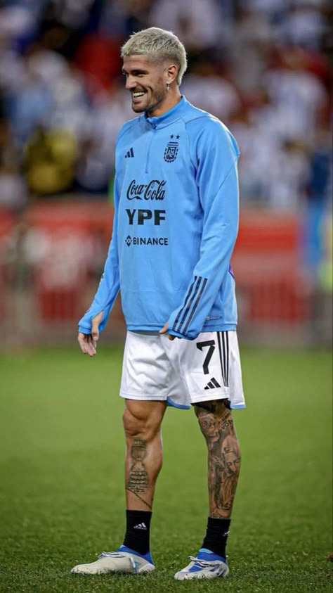 Argentina Soccer Players, Soccer Players Haircuts, Football Hairstyles, Calf Tattoo Ideas, Buzz Cut For Men, Soccer Hair, Mohawk Hairstyles Men, Burst Fade, Mens Hairstyles Fade