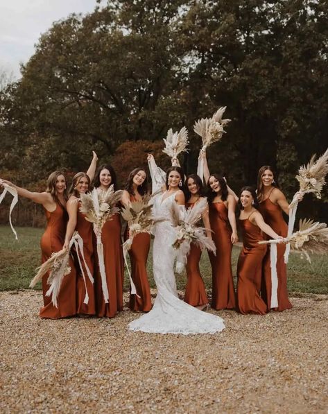 Autumn Wedding Colours, Country Western Wedding, Rusting Wedding, Western Themed Wedding, Dream Wedding Ideas Dresses, Future Wedding Plans, Bridesmaid Dresses Online, Wedding Inspiration Fall, Cute Wedding Ideas