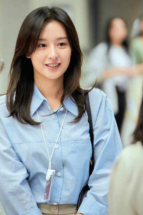 Pop Hairstyles, Western Formal Wear, Kim Jiwon, Middleton Style, Kim Ji Won, Dress Indian Style, Office Outfits, Medium Hair Styles, K Pop