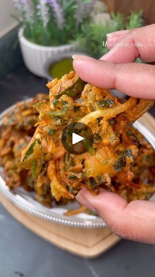 Veg Pakora Recipe, Yummy Asian Food, Pakora Recipe, Pakora Recipes, Fenugreek Leaves, Nigella Seeds, Popular Snacks, Gram Flour, Chaat Masala