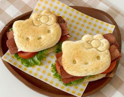 Hello Kitty Lunch Ideas, Hello Kitty Themed Food, Hello Kitty Cafe Food, Sanrio Themed Food, Sanrio Sandwich, Sanrio Food Recipes, Hello Kitty Food Ideas, Kawaii Sandwich, Cute Korean Food