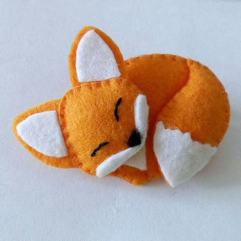 Fox Felt, Accessoires Barbie, Fox Crafts, Fox Ornaments, Felt Toys Patterns, Felt Animal Patterns, Felt Fox, Cute Sewing Projects, Felt Crafts Diy