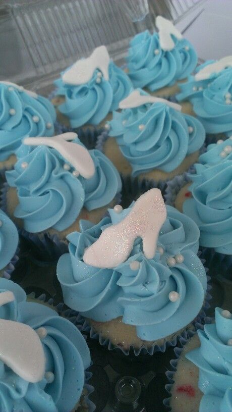 Cinderella Cupcakes by me Cinderella Themed Cupcakes, Cinderella Cupcakes Ideas, Cinderella Snacks, Cinderella Treats, Cinderella Desserts, Cinderella Food, Cinderella Birthday Cupcakes, Cinderella Dessert Table, Cinderella Cake Pops