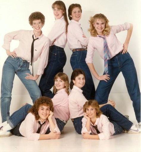 Sisterhood Of The Traveling Mom Jeans - AwkwardFamilyPhotos.com Real 80s Photos, Jcpenny Photos, Akward Family Photos, Awkward Photoshoot, Awkward Family Photos Christmas, Funny Family Portraits, Awkward Family Pictures, Awkward Family Portraits, Funny Photoshoot