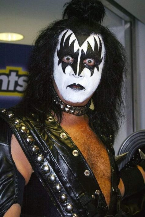 Wednesday Kiss, Gene Simmons Makeup, Kiss Band Makeup, Kiss Face Paint, Band Makeup, Demon Makeup, Banda Kiss, Gene Simmons Kiss, Tommy Thayer