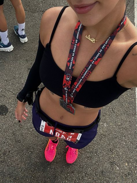 Post Marathon Pictures, Running Marathon Aesthetic, Running Race Aesthetic, Half Marathon Aesthetic, Triathlon Aesthetic, Runner Lifestyle, Marathon Pictures, Marathon Aesthetic, Cute Running Outfit