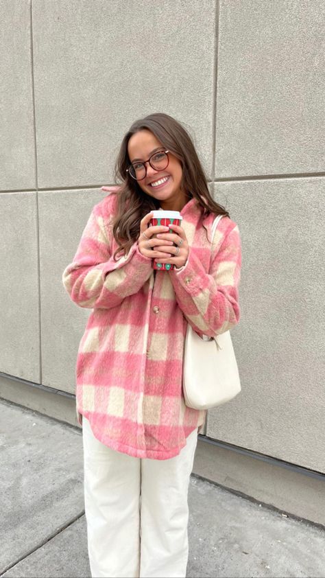 Casual Date Outfit Winter, Pink Flannel Outfit, Date Outfit Winter, Casual Date Outfit, Fashion Inspo Casual, Cozy Winter Outfit, Pink Flannel, Date Outfit, Winter Inspo