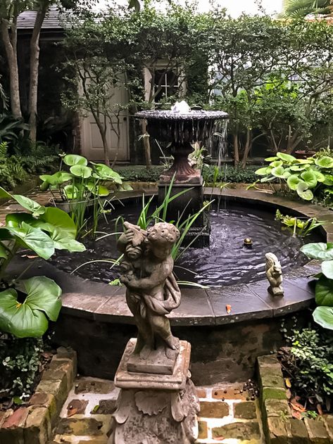 Inspiring Garden Design: A New Orleans Courtyard Garden - Private Newport Water Garden Ideas, Fountains Backyard, Outdoor Fountain, Garden Design Ideas, Water Features In The Garden, Garden Fountain, Garden Fountains, French Garden, Beautiful Backyards