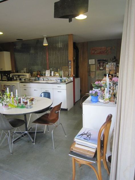 identical eye: interiors Eames House Kitchen, Eames Dining Table, Eames House Interior, Eames Table, Eames Design, Sustainable Interior, Small Dining Room Table, Eames House, Case Study Houses