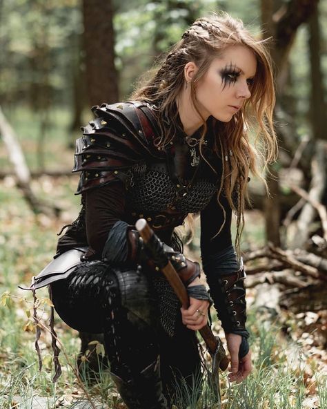 Warrior women - awesome post - Imgur Warrior Clothes, Female Warrior Outfit, Fantasy Attire, Viking Makeup, Viking Warrior Woman, Viking Aesthetic, Ren Faire Outfits, Viking Cosplay, Halloween Rave