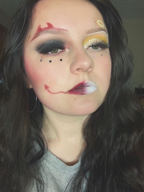 Angel Devil Good and bad makeup look brown hair hazel eyes Angel And Devil Makeup, Brown Hair Hazel Eyes, Hair Hazel Eyes, Brown Hair And Hazel Eyes, Devil Makeup, Angel Makeup, Bad Makeup, Devil Halloween, Devil Costume