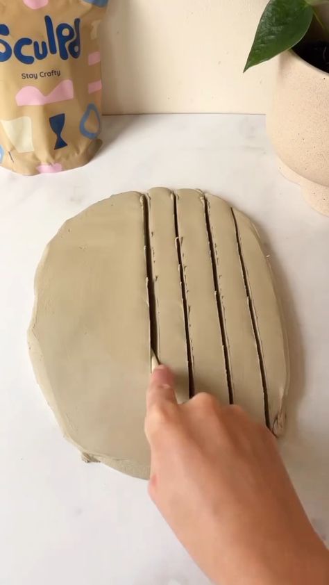 Discover Easy Clay Date Ideas to Bond Over Creativity How To Make Clay Bowls Diy, Clay Diy Videos, Clay Crafts For Mom Gift Ideas, 70s Clay Art, Clay Crafts Birthday Gift, Pottery For Mom Gift Ideas, Easy Things To Do With Clay, Clay Ideas Functional, How To Make A Clay Bowl