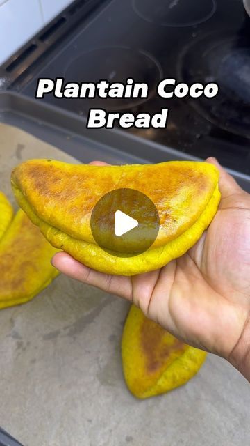 Chef Don Smith on Instagram: "Plantain Coco Bread 💥  Should we add this to carribbean food culture ? let me know your thoughts 👇🏾👇🏾‼️ #cocobread #plantaincocobread #plantain #plantainbread #jamaica" Plantain Pie Recipe, Green Plantain Recipes, Plantain Bread, How To Make Plantains, Coco Bread, Caribbean Dishes, Jamaica Food, Plantain Recipes, Caribbean Cuisine