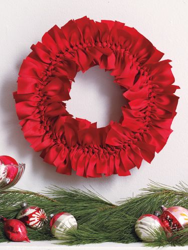 Diy Wreaths Easy, Holiday Wreath Craft, Ribbon Tying, Trim Ends, Easy Holidays Crafts, Deco Mesh Christmas Wreaths, Christmas Mesh Wreaths, Double Knot, Christmas Wreaths To Make