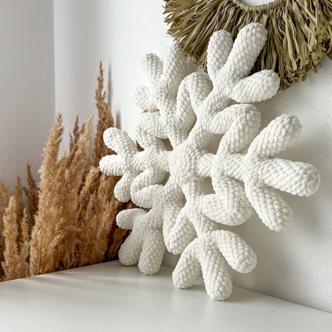 Crochet Snowflake Pillow, Crochet Snowflake Garland, Snowflake Pillow, Crochet Snowflake, Snowflake Garland, Pillow Christmas, Crochet Snowflakes, Crochet Pillow, Crochet Clothes Patterns