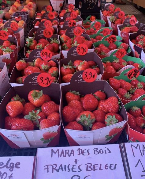 Paris Food Market, Frances Farmer, Paris Market, Paris Couple, Paris Markets, Paris Food, Food Market, Farmers Market, Paris France