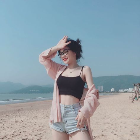 Korean Beach Outfit, Outfit Ideas For Spring, Beachwear Fashion, Spring Outfits 2022, Cute Spring Outfits, Fesyen Hijab, Korean Girl Fashion, Trendy Outfit, Outfits 2022