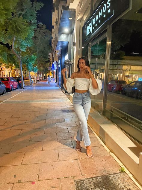 Jeans puff sleeve crop top Louis vuitton brunette girl tan Jeans With Heeled Sandals, Tan Heels Outfit, Heels With Jeans Outfit, Heels With Jeans Night Out, Heels And Jeans Outfit Night, Beige Heels Outfit, Jeans With Heels Outfits, Nude Heels Outfit, Outfits With Mary Janes