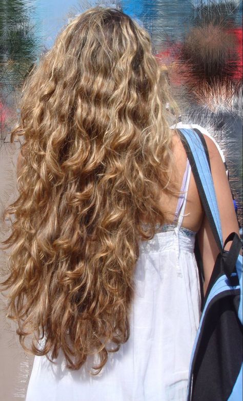 Mama Mia Hair, Wavy Highlights, Hair Manifestation, Blonde Wavy Hair, Vacation Hairstyles, Beachy Hair, Hairstyles 2024, Beach Wave Hair, Viral On Tiktok