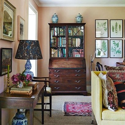 Sitting Room Detail in Georgian Country House. A corner of the sitting room with antique Georgian furniture including a glazed bookcase. English Living Room Decor, Pastel Living Room Decor, English Living Room, Room Pastel, Pastel Living Room, Colorful Living Room, Country Modern Home, Georgian Furniture, Room Color