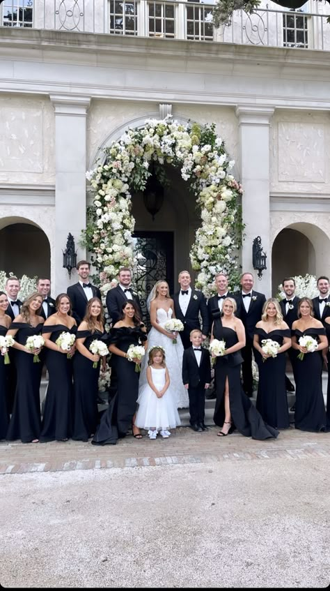 Monochromatic Wedding Party, Royal Wedding Photos, Champagne And Chanel Wedding, Old Money Quince, All Black Wedding Party Attire, Black White Bridal Party, 60s Wedding Theme, Black And White Bridal Party, Black And White Wedding Aesthetic