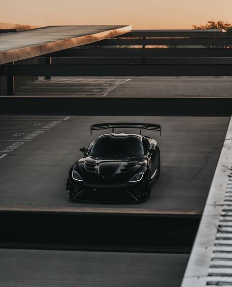 Dodge Viper ACR by c.j.n.photography via instagram Dodge Viper Acr, Slammed Cars, Custom Bobber, Car Purchase, Dodge Viper, Cars And Coffee, Night Driving, Drift Cars, Car Brands