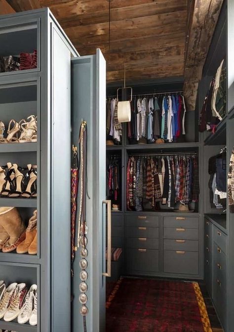 Modern Cabin In The Woods, Dressing Room Closet, Wood Details, Dream Closets, Closet Inspiration, Room Closet, Cabin In The Woods, Modern Cabin, Walk In Wardrobe