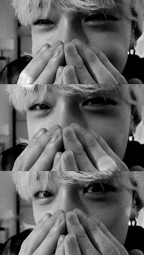 Felix Black And White Wallpaper, Skz Black And White Wallpaper, Black And White Kpop Wallpapers, Bangchan Cute Wallpaper, Bang Chan Black And White, Kpop Black Wallpaper, Bangchan Black And White, Skz Black Wallpaper, Bangchan Wallpaper Aesthetic